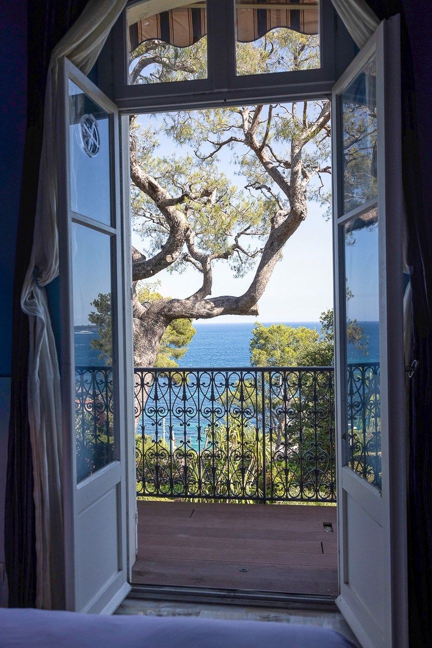 luxury apartment 4 Rooms for sale on CANNES (06400)