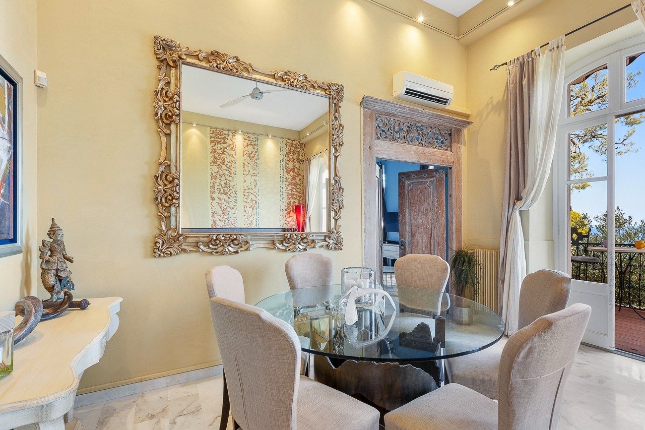luxury apartment 4 Rooms for sale on CANNES (06400)