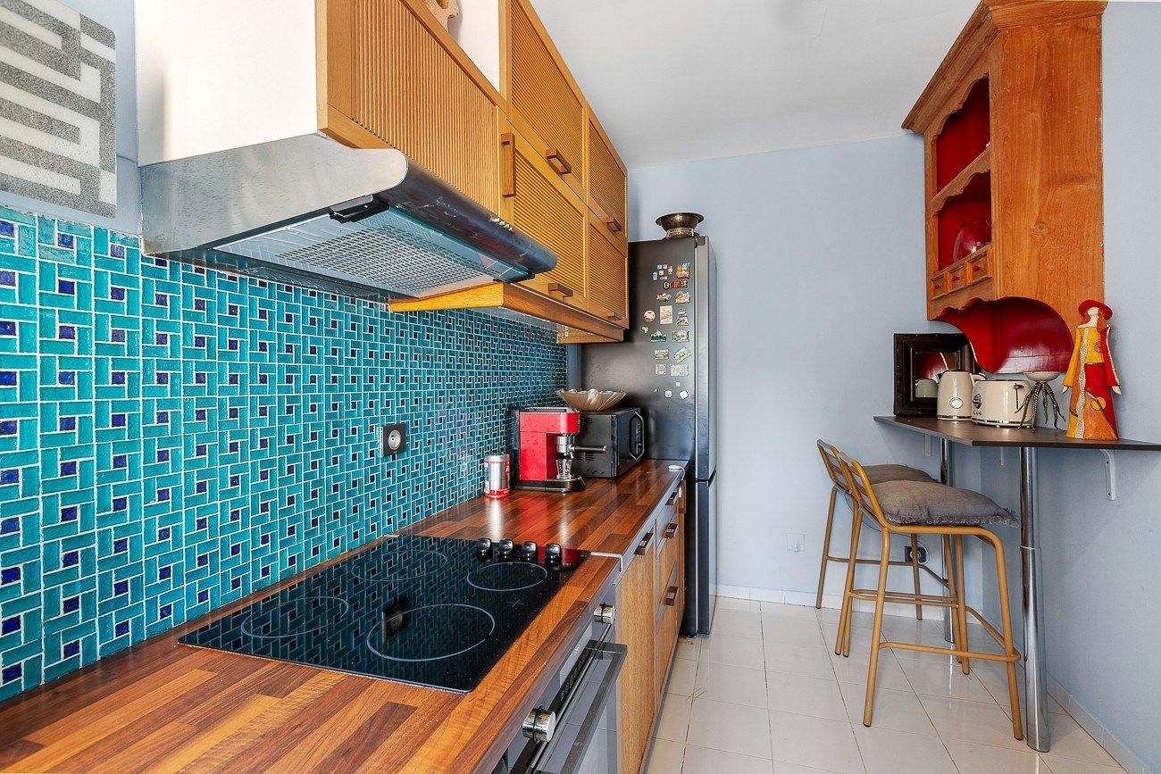 luxury apartment 4 Rooms for sale on CANNES (06400)