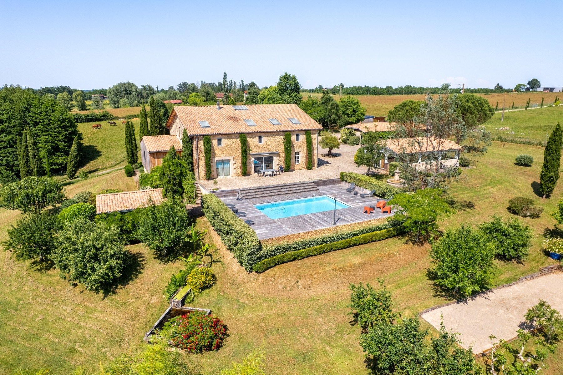 luxury house 10 Rooms for sale on BORDEAUX (33000)