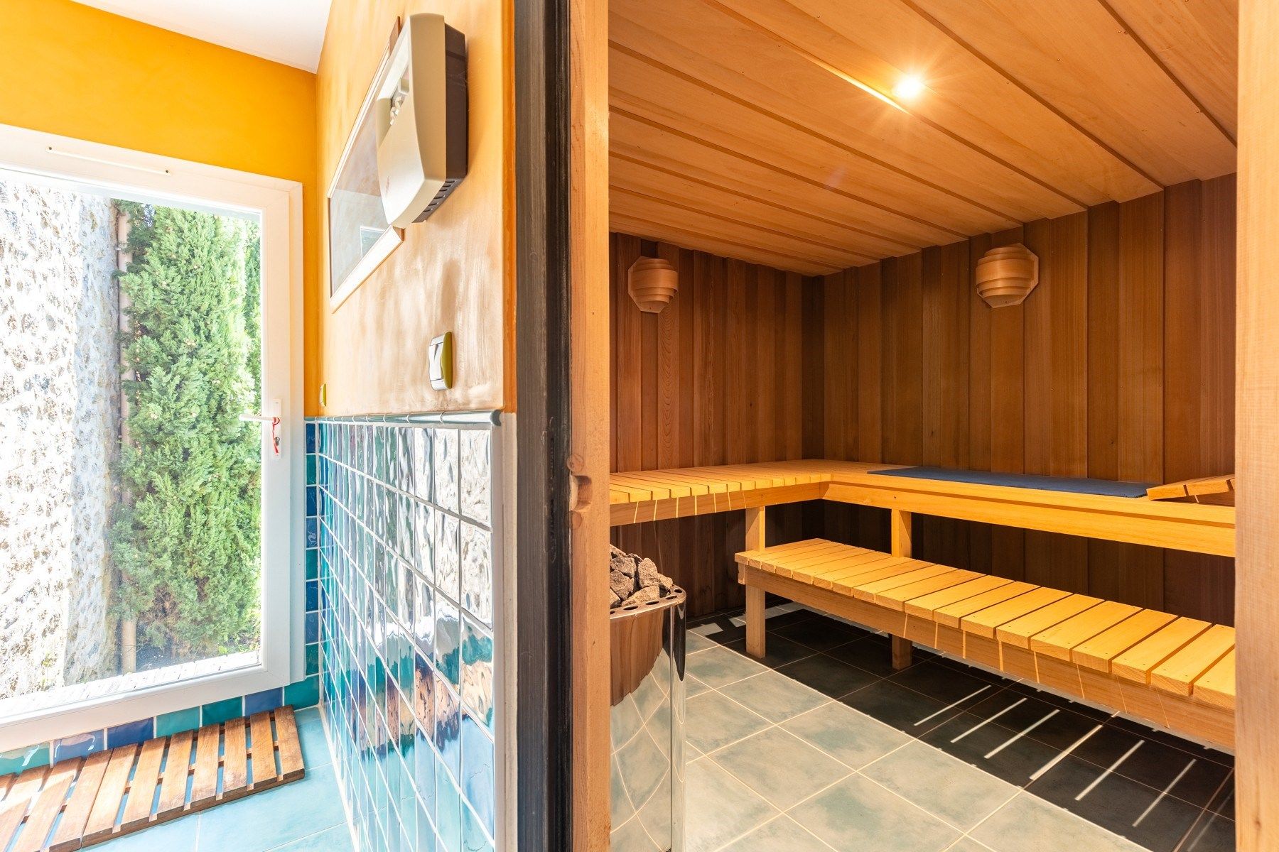 luxury house 10 Rooms for sale on BORDEAUX (33000)