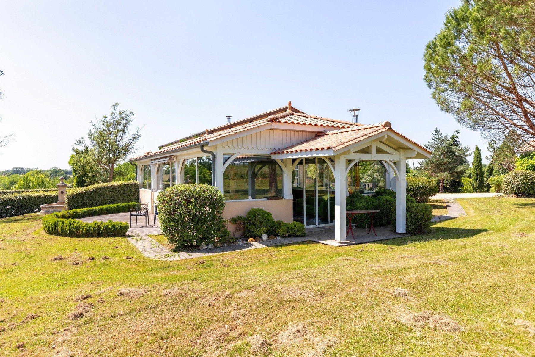 luxury house 10 Rooms for sale on BORDEAUX (33000)