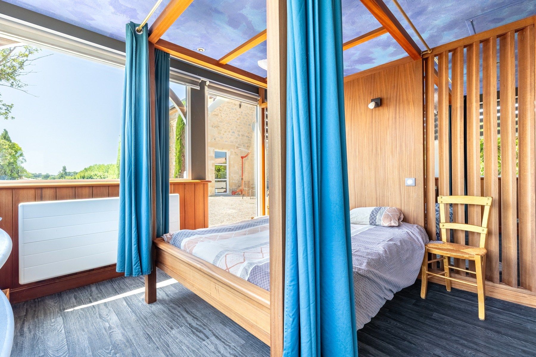 luxury house 10 Rooms for sale on BORDEAUX (33000)