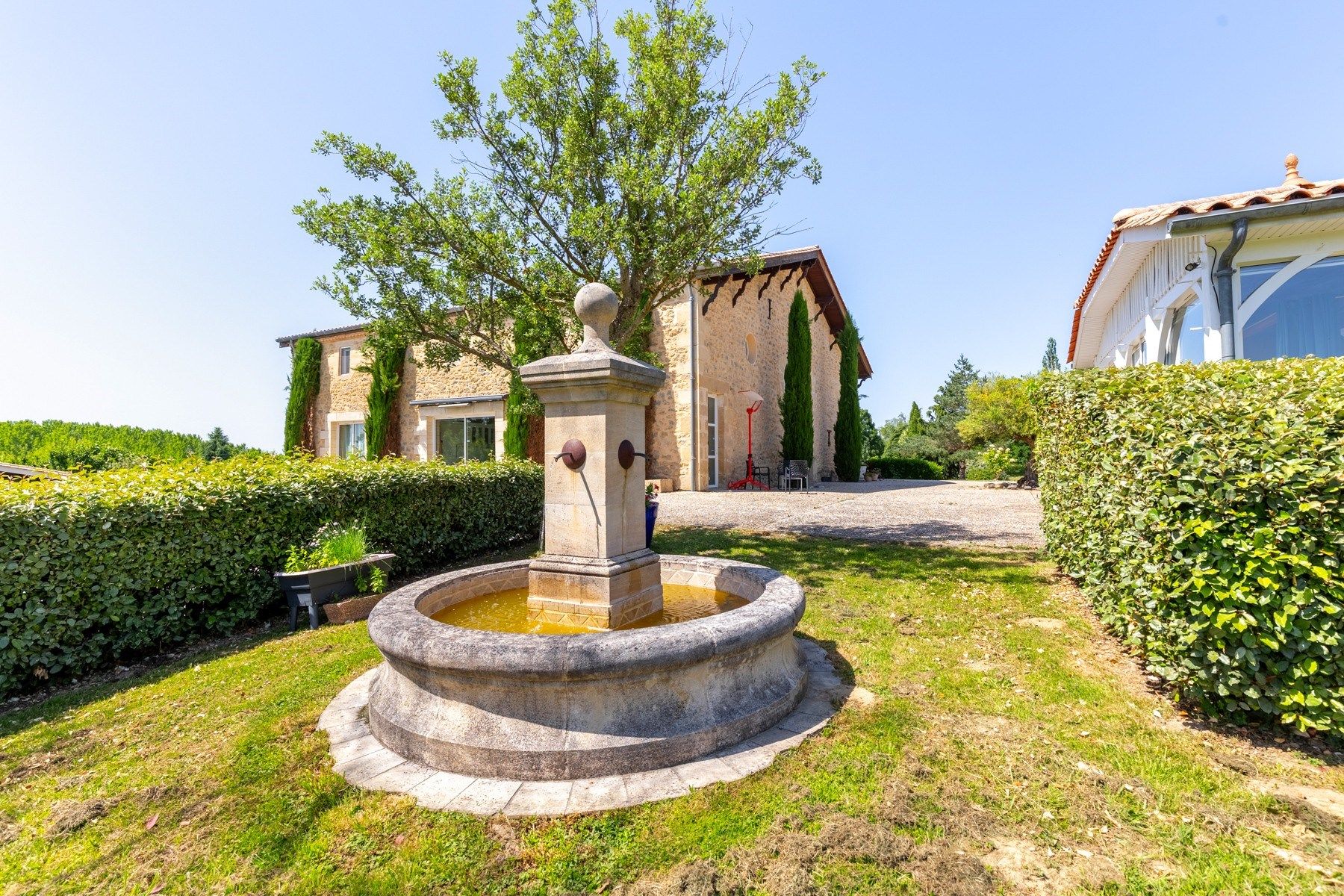 luxury house 10 Rooms for sale on BORDEAUX (33000)