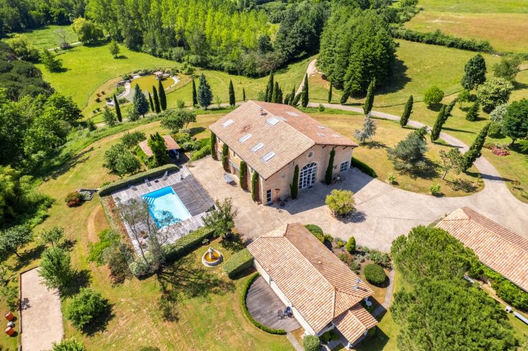 luxury house 10 Rooms for sale on BORDEAUX (33000)
