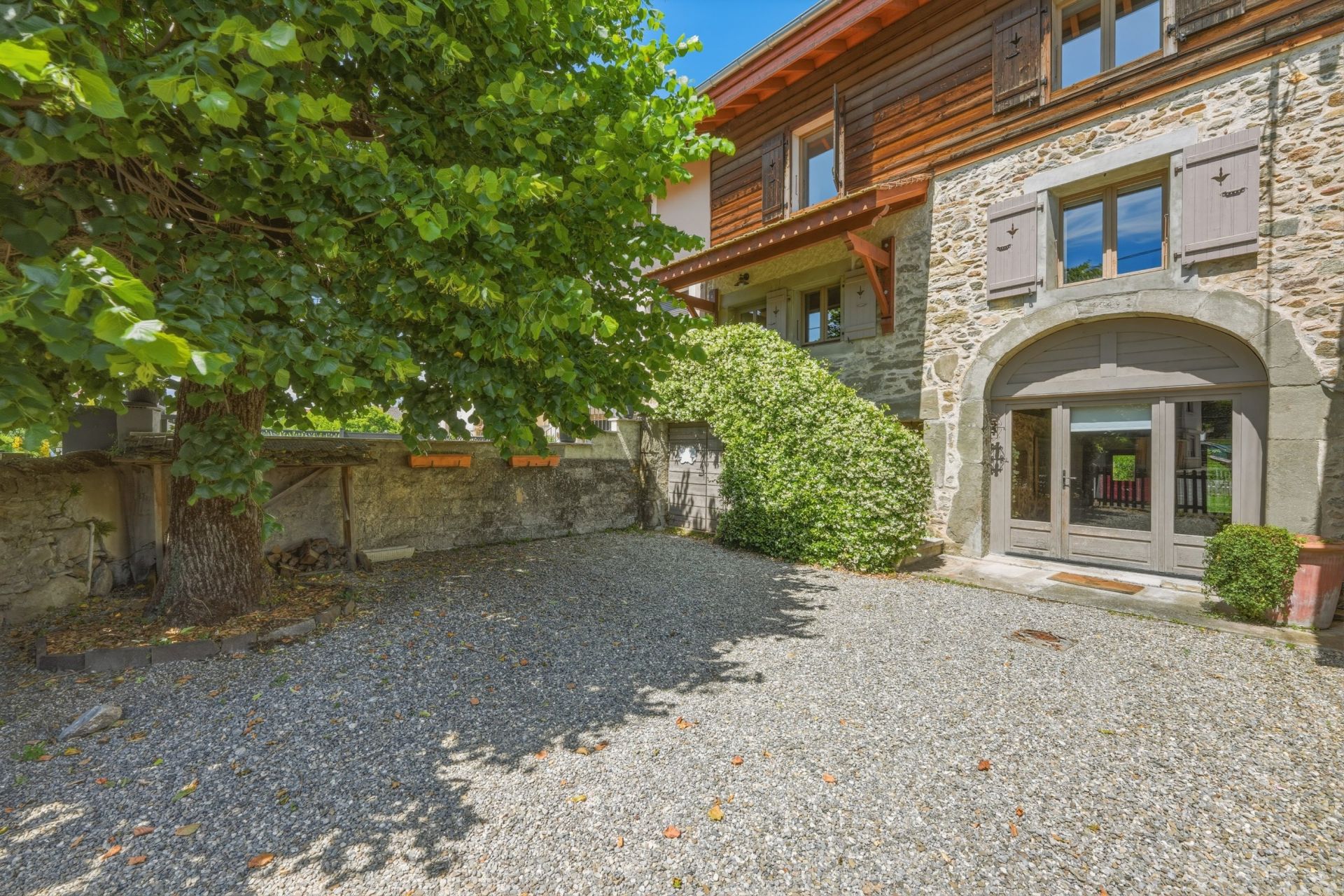 luxury house 7 Rooms for sale on SCIEZ (74140)