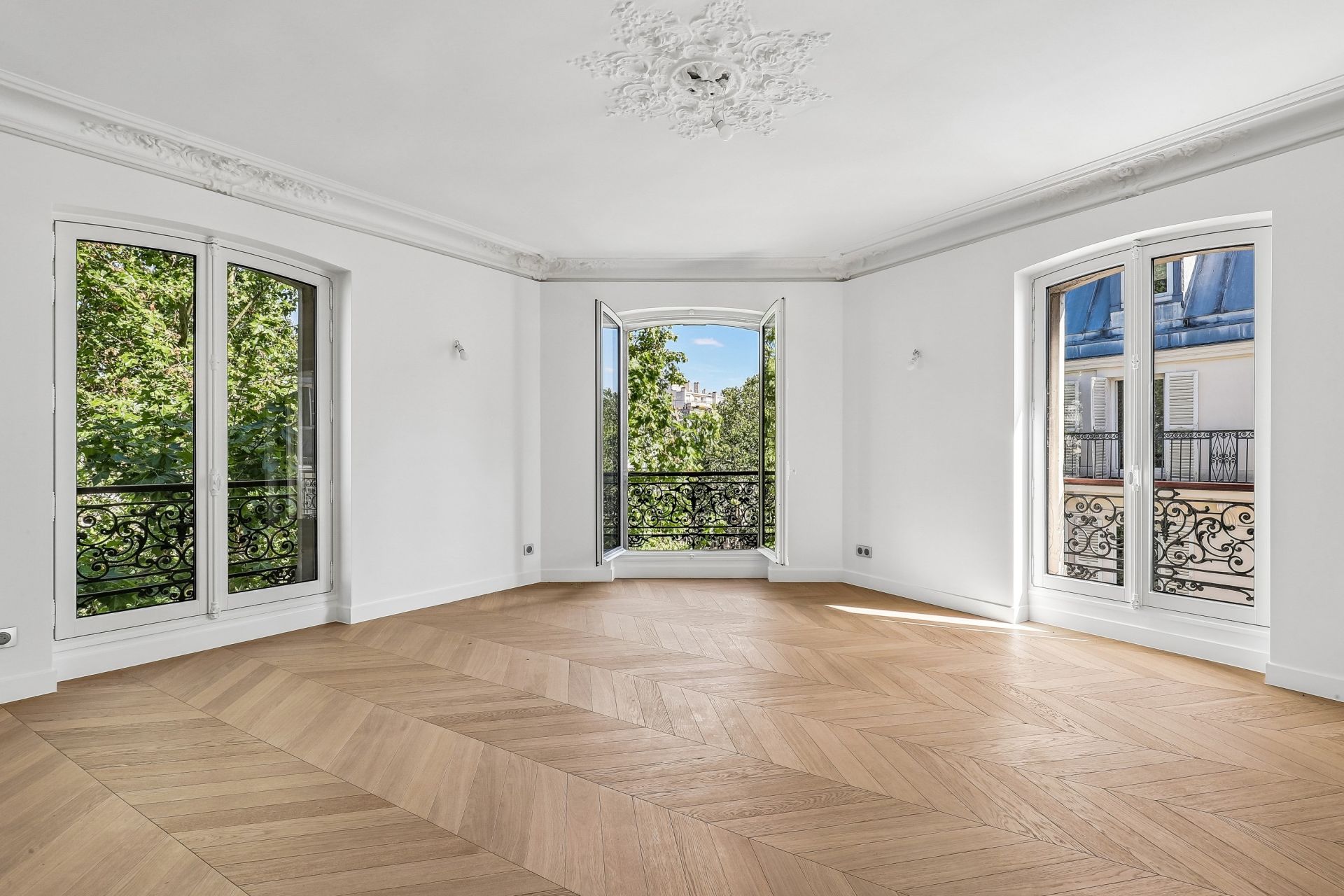 luxury apartment 7 Rooms for sale on PARIS (75003)