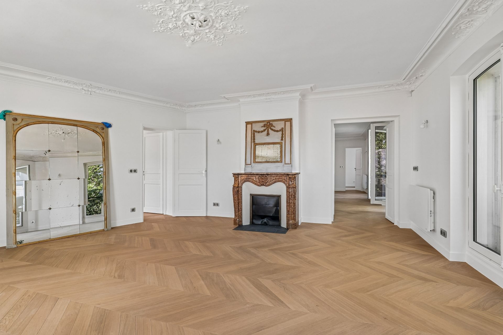 luxury apartment 7 Rooms for sale on PARIS (75003)