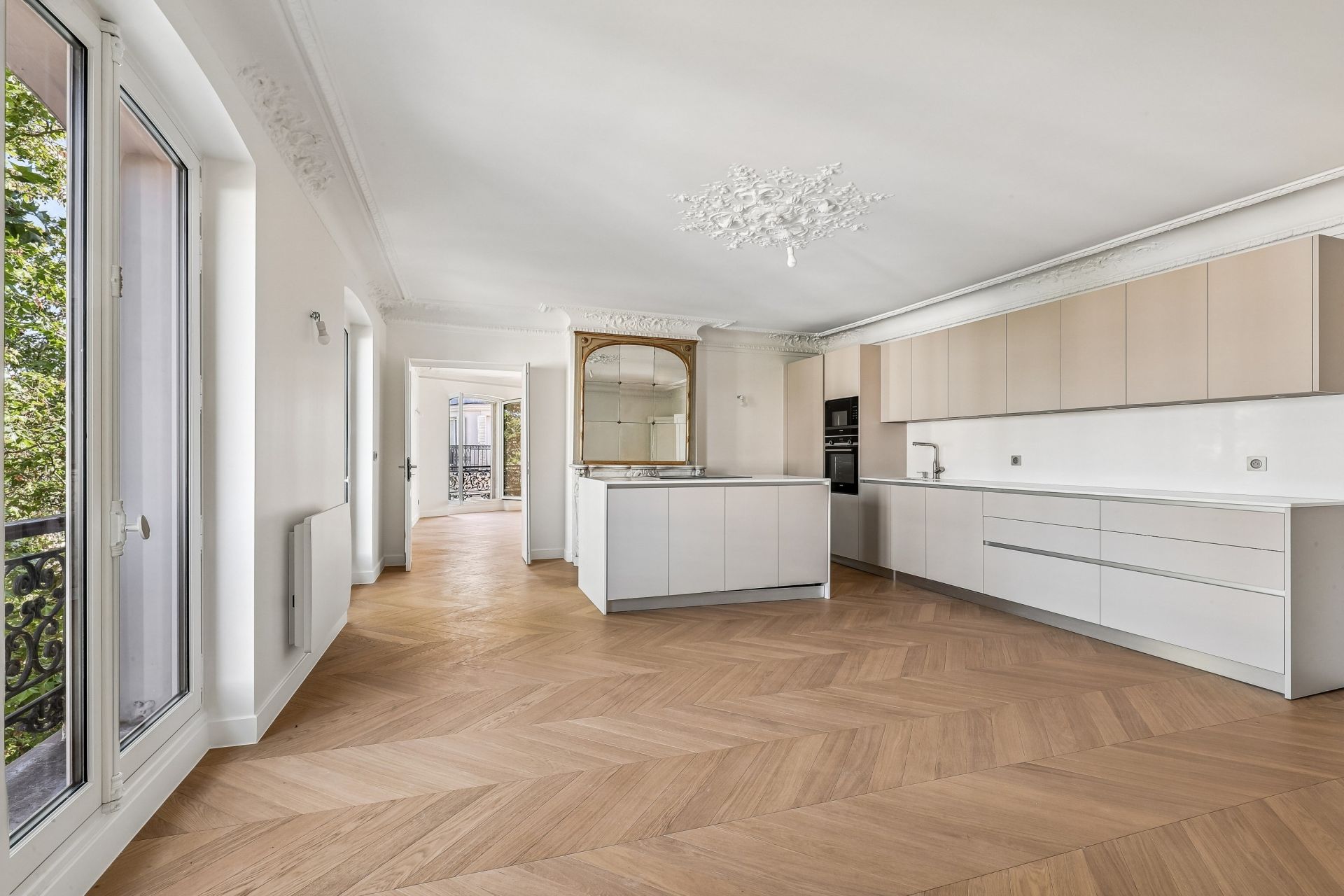 luxury apartment 7 Rooms for sale on PARIS (75003)