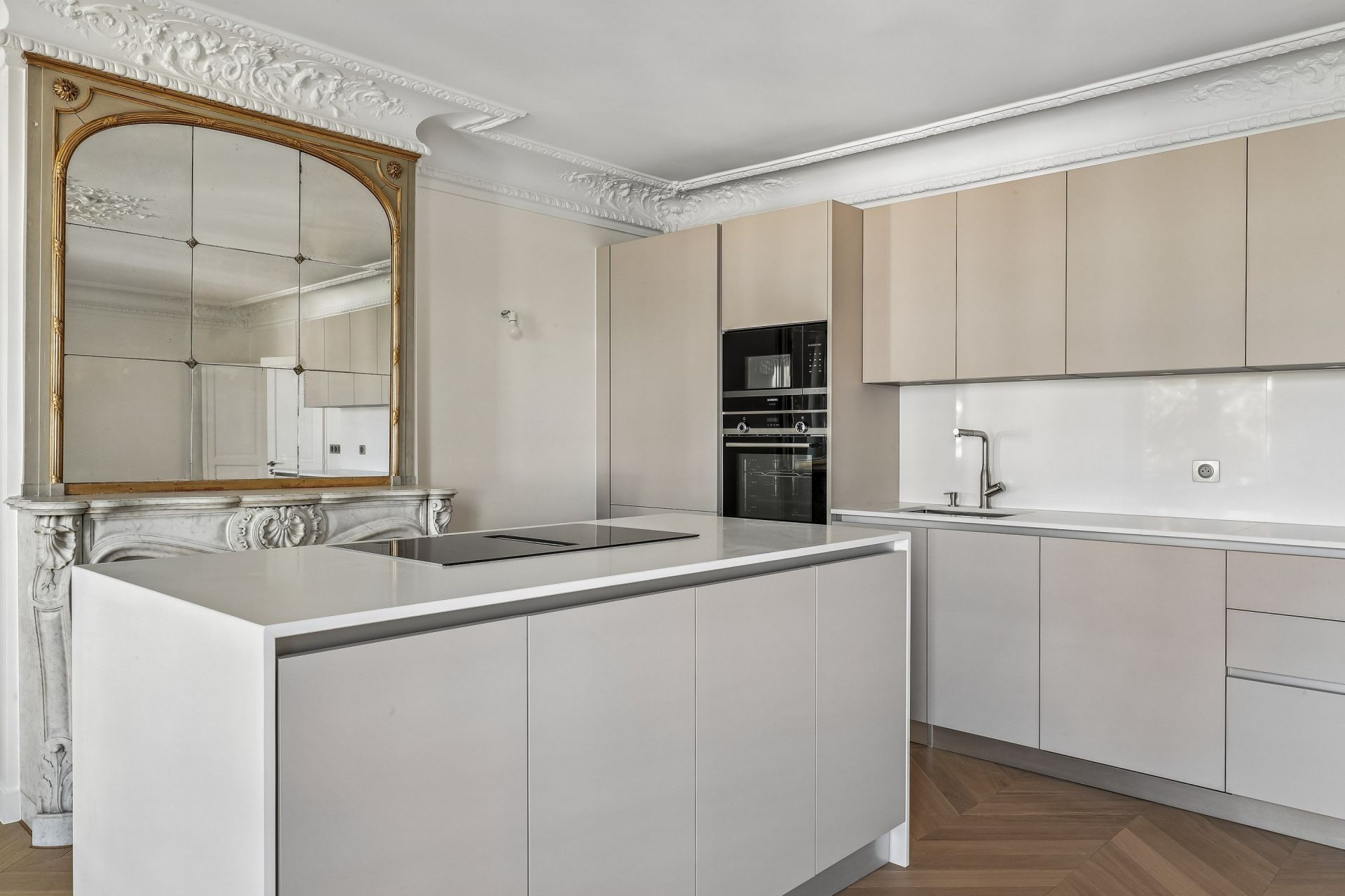 luxury apartment 7 Rooms for sale on PARIS (75003)