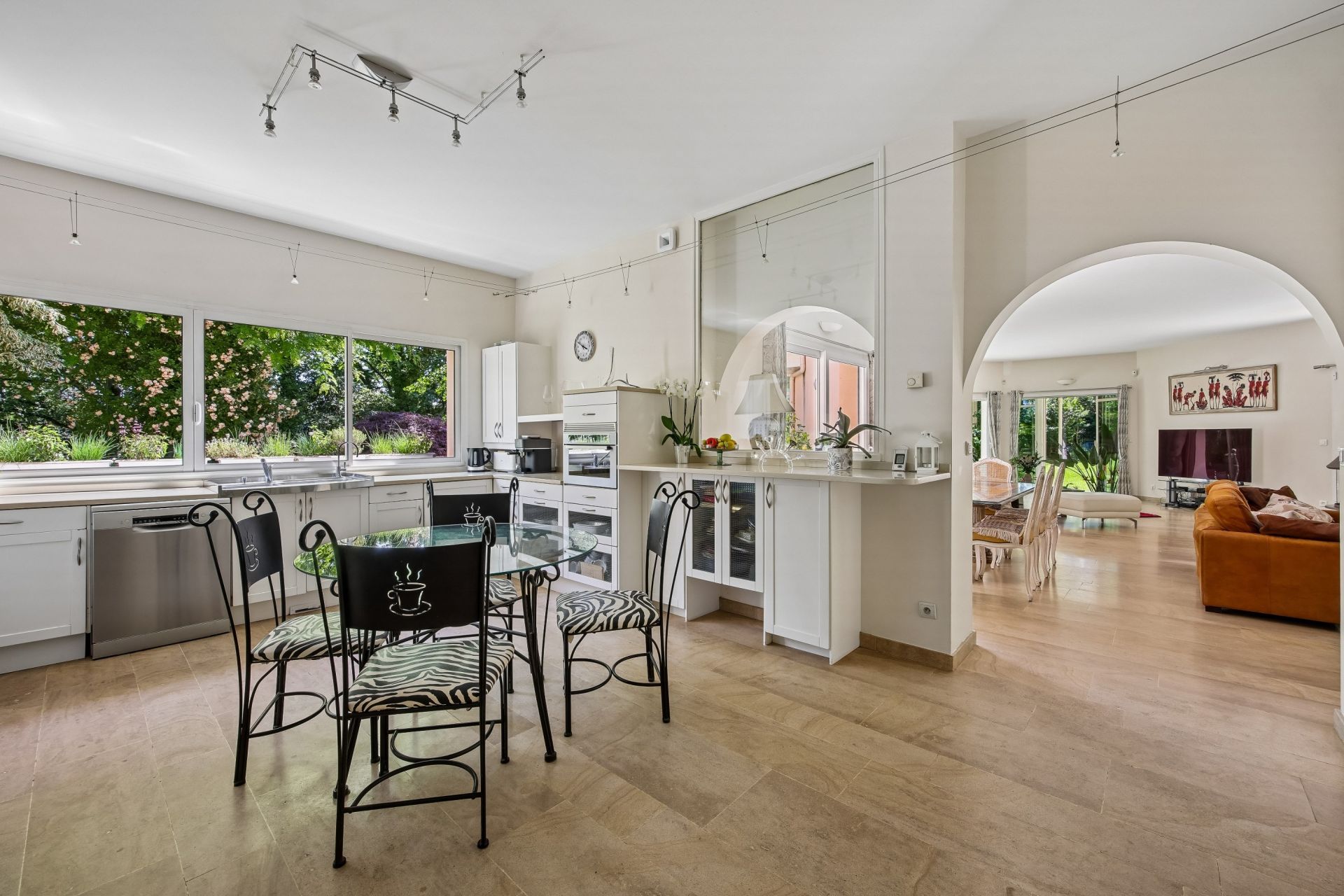 luxury house 20 Rooms for sale on GIF SUR YVETTE (91190)