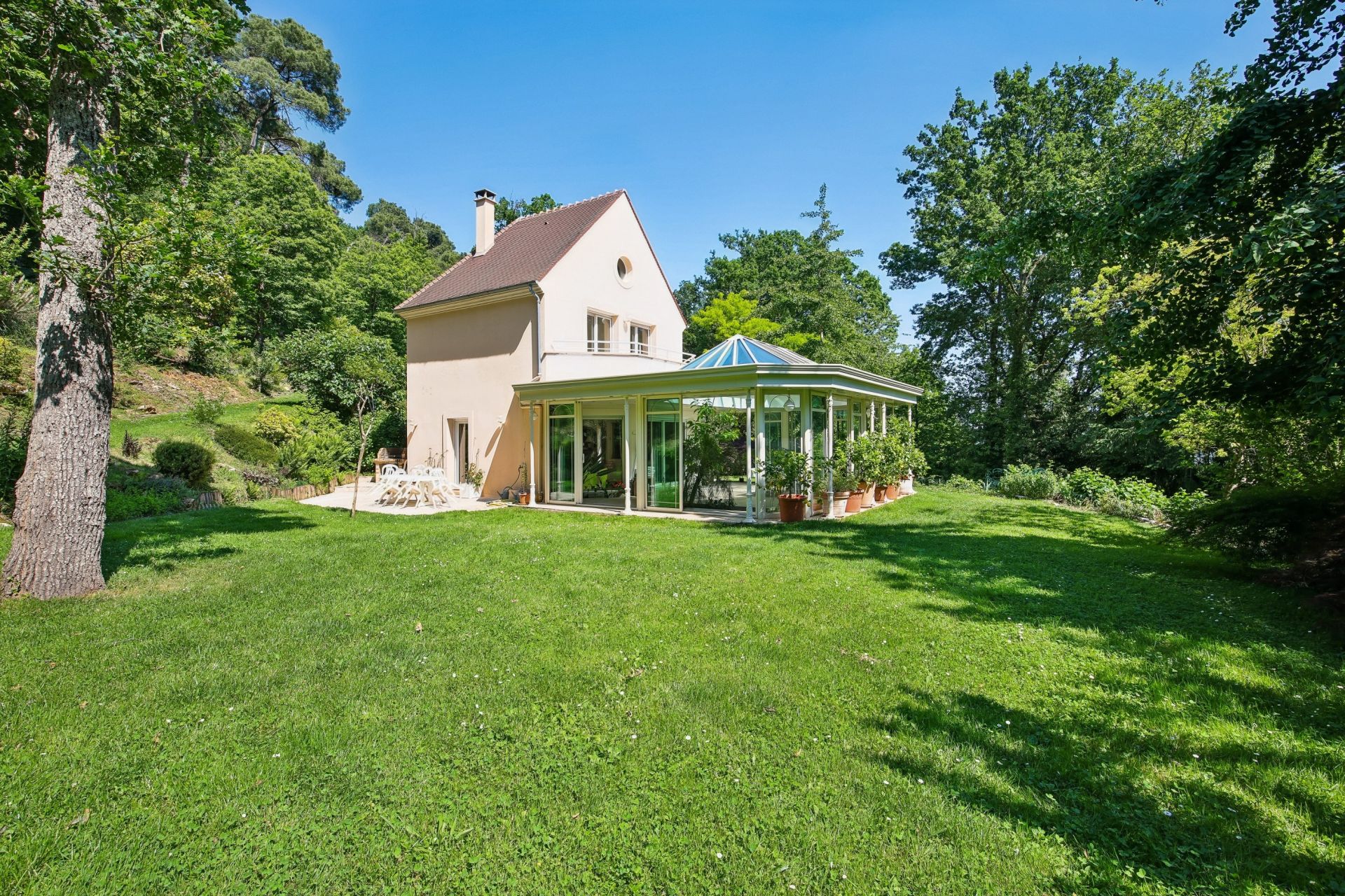 luxury house 20 Rooms for sale on GIF SUR YVETTE (91190)