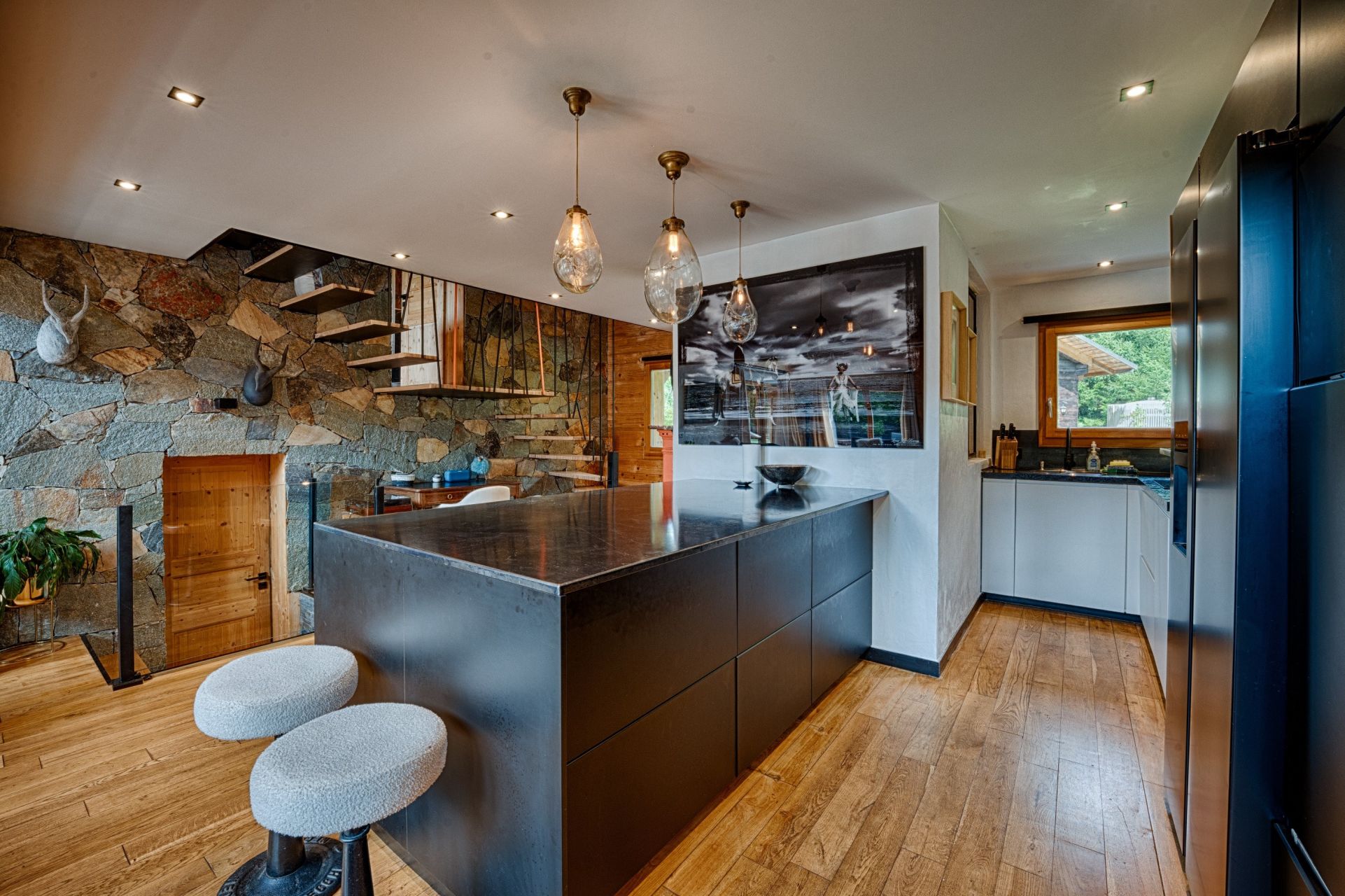 luxury chalet 6 Rooms for sale on CHAMONIX MONT BLANC (74400)