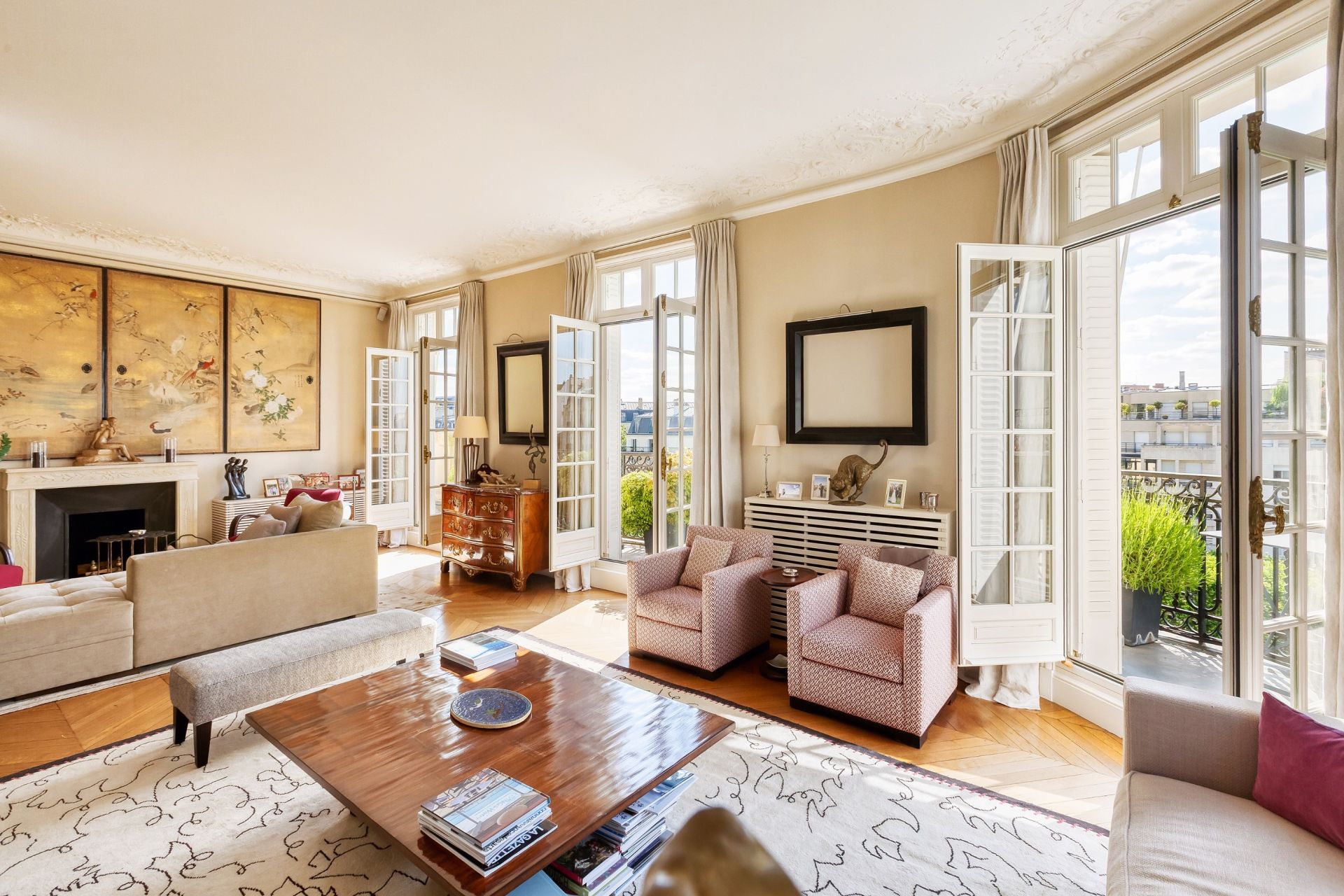 luxury apartment 7 Rooms for sale on PARIS (75007)