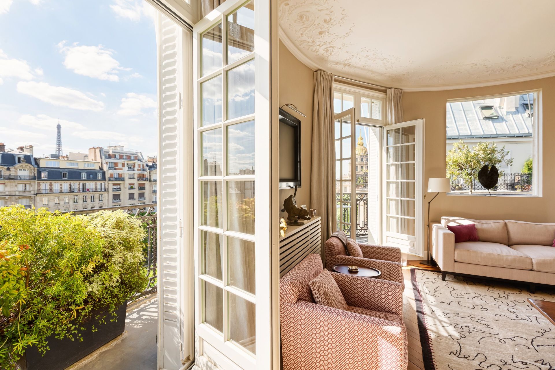 luxury apartment 7 Rooms for sale on PARIS (75007)