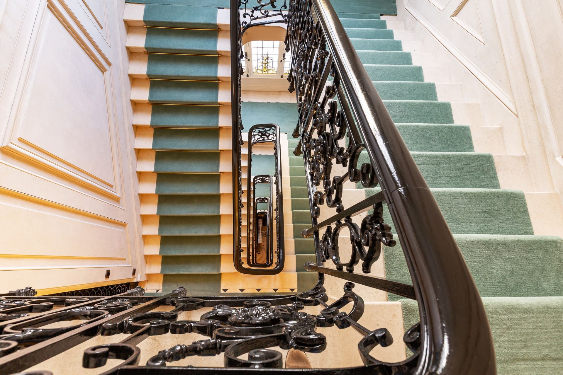 luxury apartment 7 Rooms for sale on PARIS (75007)