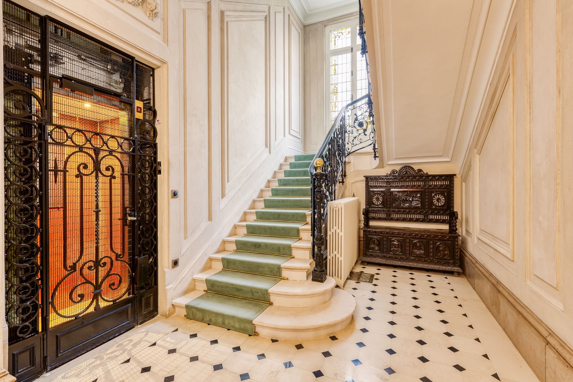 luxury apartment 7 Rooms for sale on PARIS (75007)