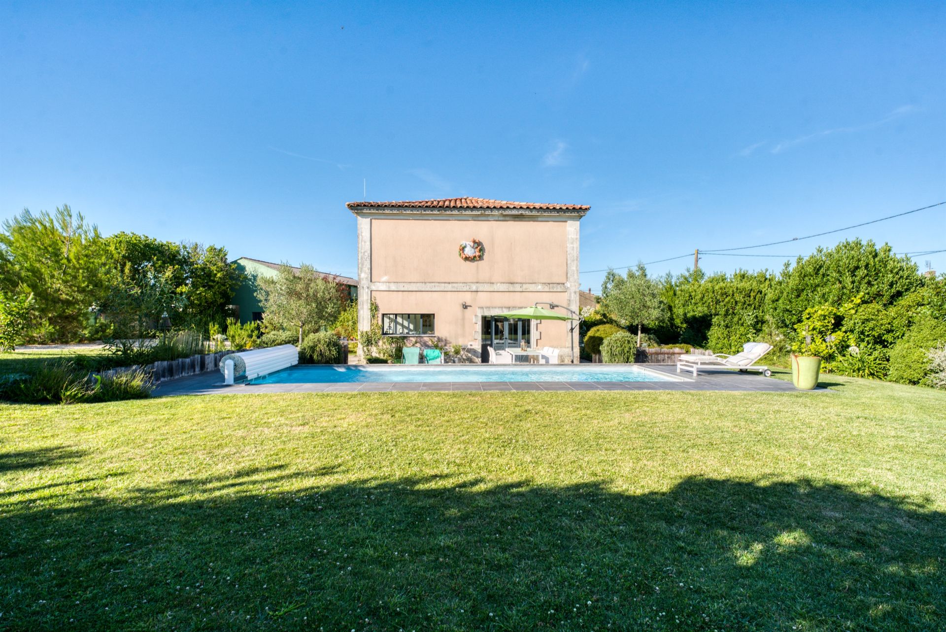 mansion 11 Rooms for sale on BRIE SOUS MORTAGNE (17120)