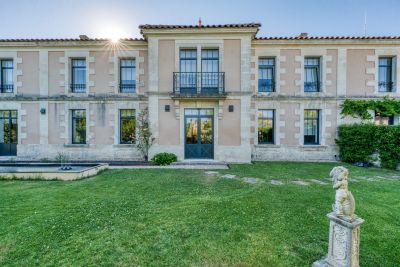 Vente Maison bourgeoise Brie-sous-Mortagne 11&nbsp;Pièces 530&nbsp;m²