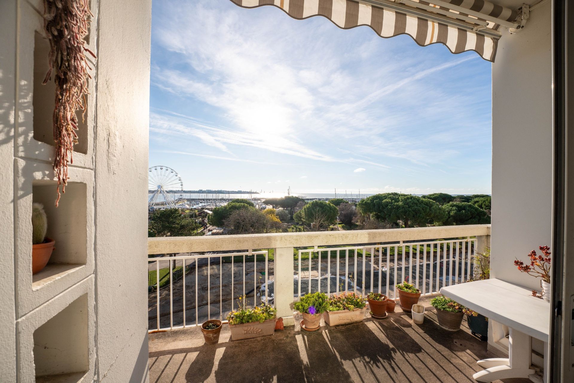 luxury apartment 7 Rooms for sale on ROYAN (17200)