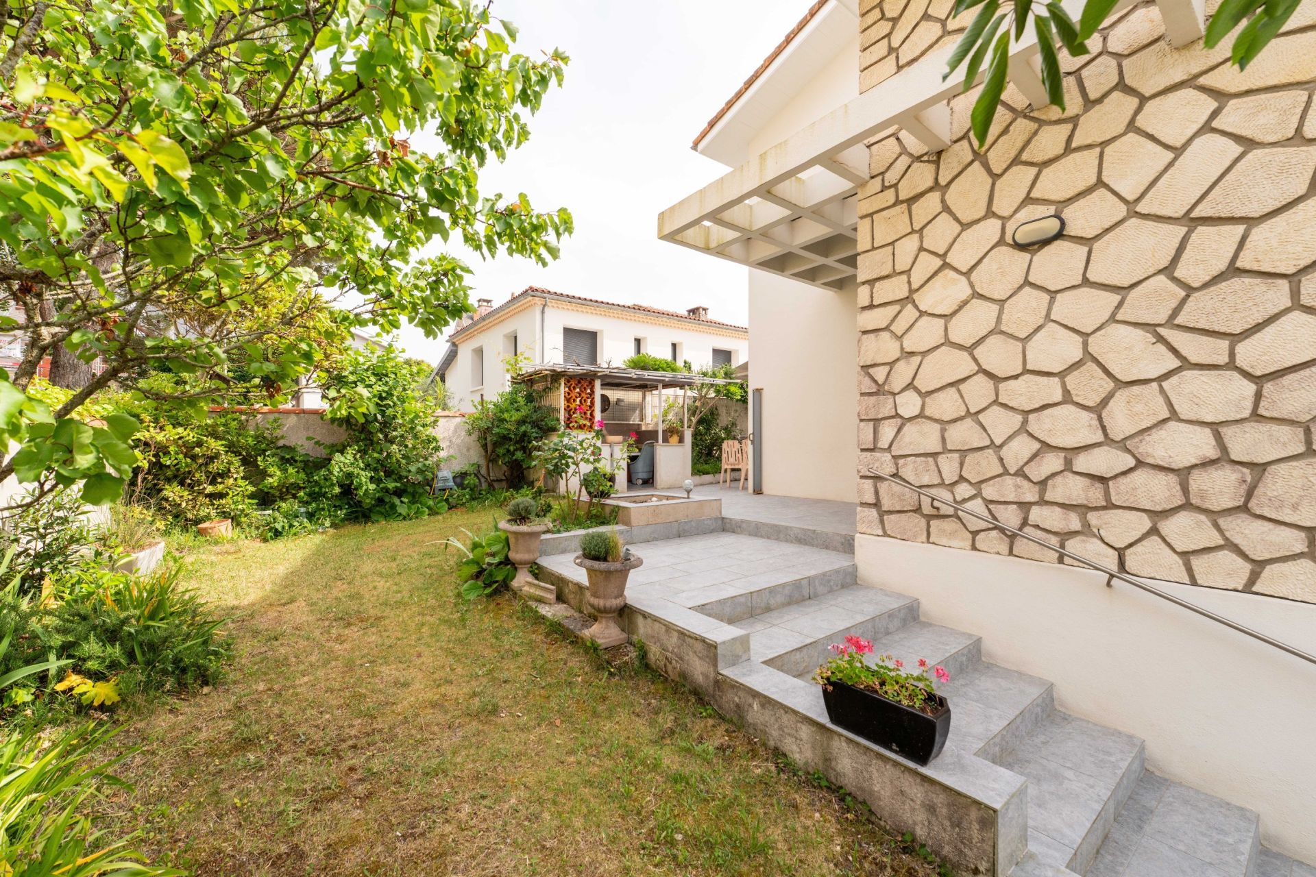 luxury house 4 Rooms for sale on ROYAN (17200)