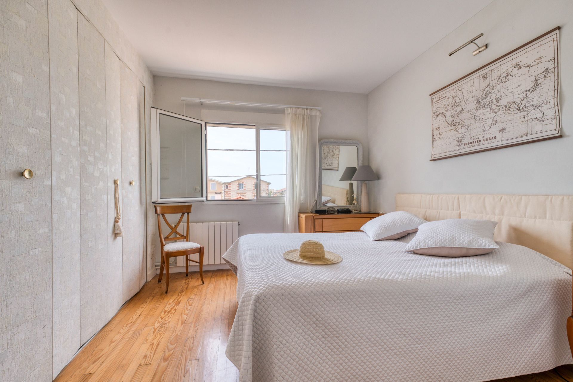 luxury house 4 Rooms for sale on ROYAN (17200)