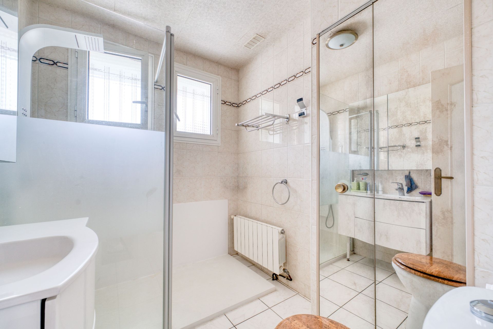 luxury house 4 Rooms for sale on ROYAN (17200)