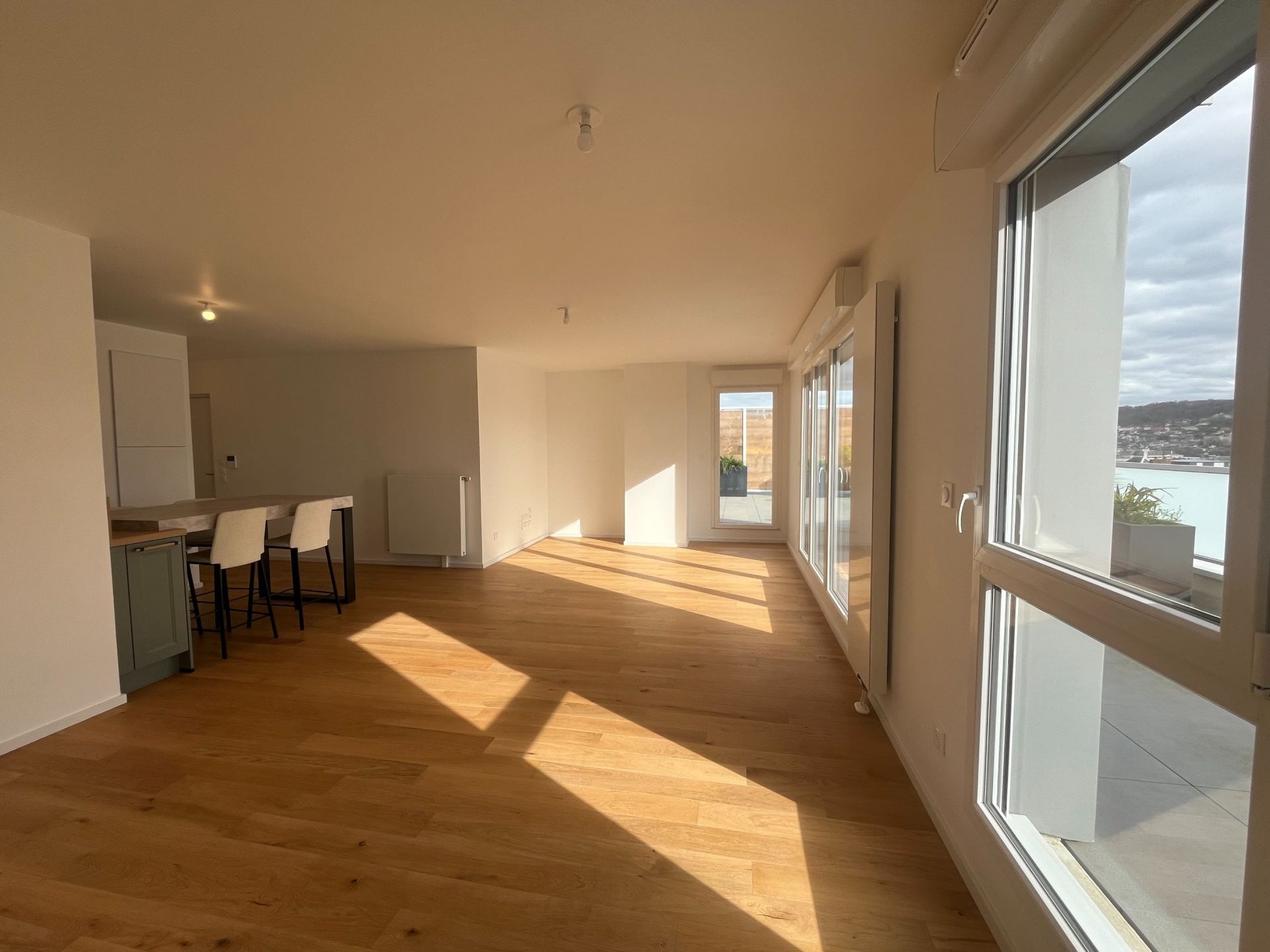 luxury apartment 5 Rooms for sale on ROUEN (76000)