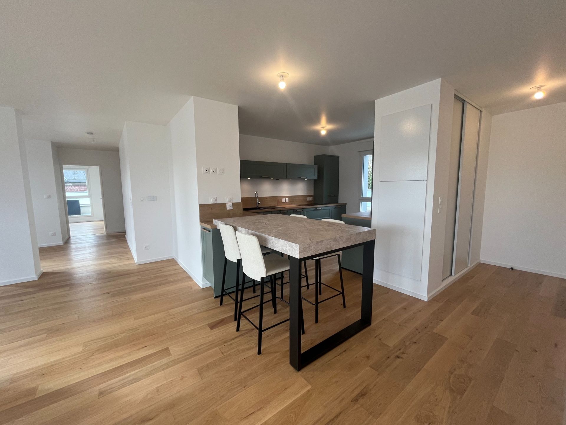 luxury apartment 5 Rooms for sale on ROUEN (76000)