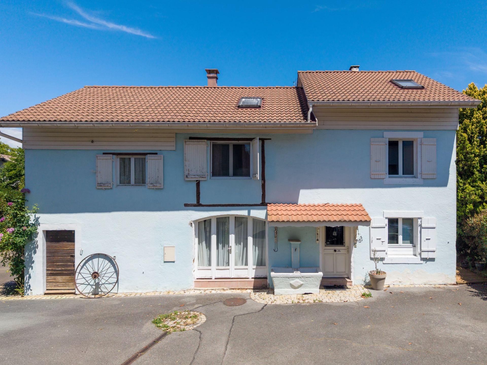 luxury house 8 Rooms for sale on VEIGY FONCENEX (74140)