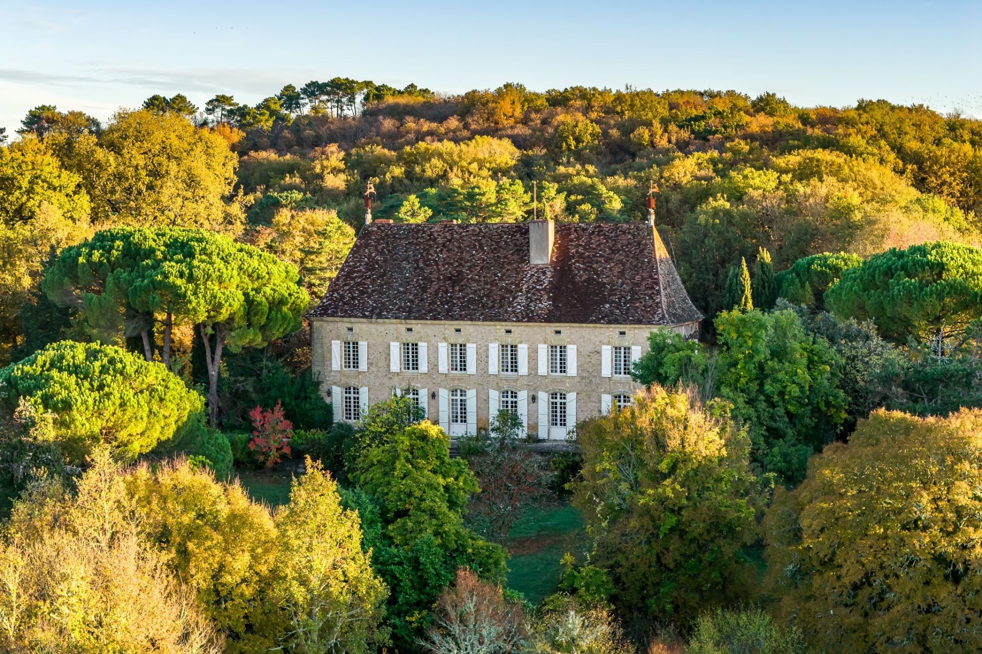 luxury house 15 Rooms for sale on STE ALVERE ST LAURENT LES BATONS (24510)
