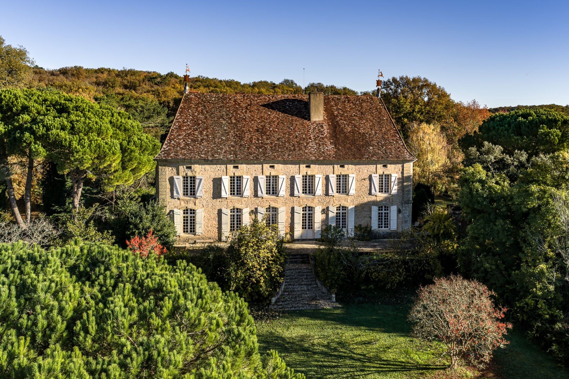 luxury house 15 Rooms for sale on STE ALVERE ST LAURENT LES BATONS (24510)