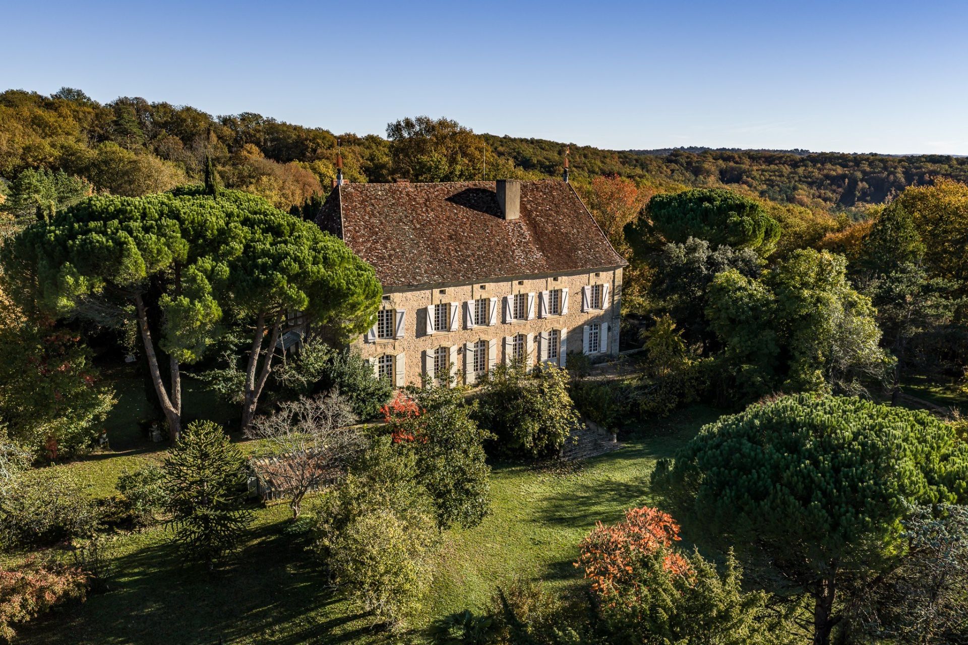 luxury house 15 Rooms for sale on STE ALVERE ST LAURENT LES BATONS (24510)