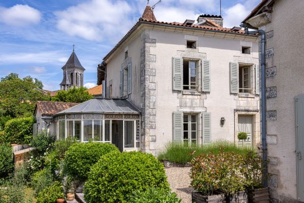Sale Luxury house Brantôme en Périgord 13&nbsp;Rooms 254&nbsp;m²