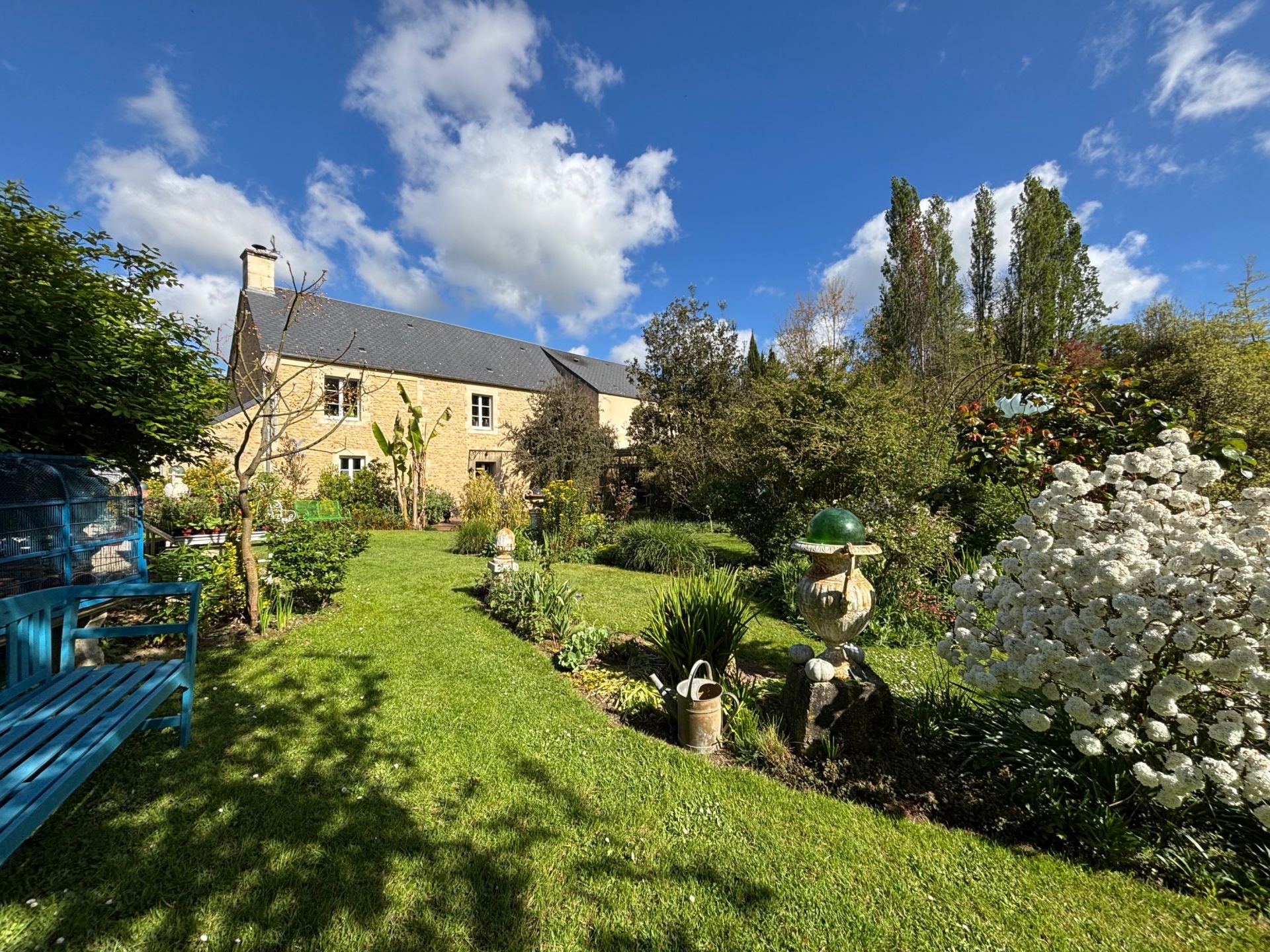 luxury house 8 Rooms for sale on BAYEUX (14400)
