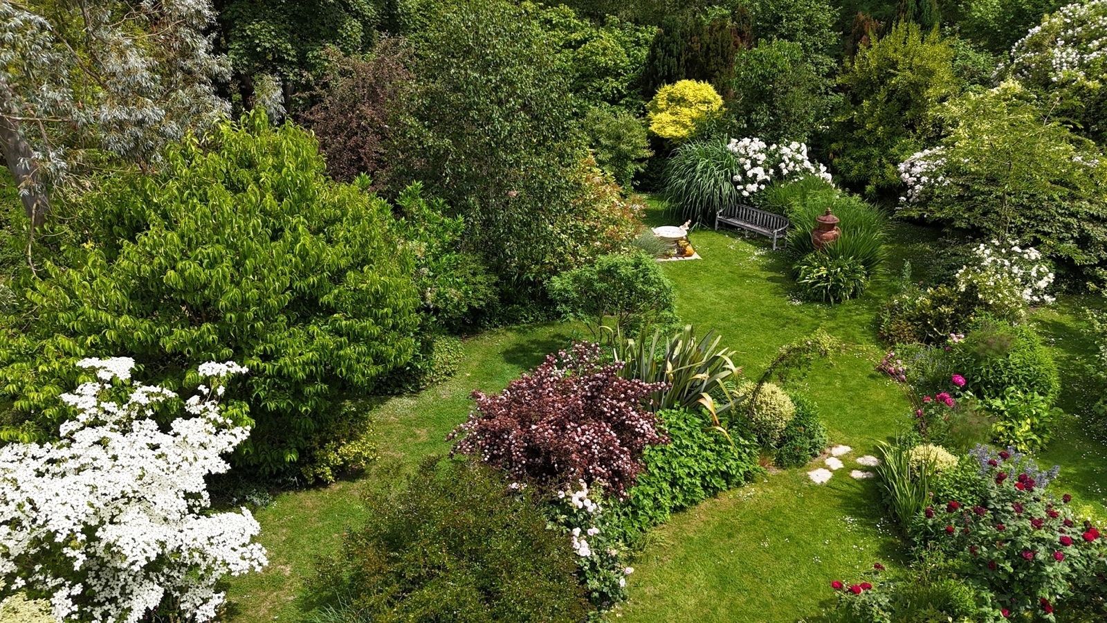 luxury house 8 Rooms for sale on BAYEUX (14400)