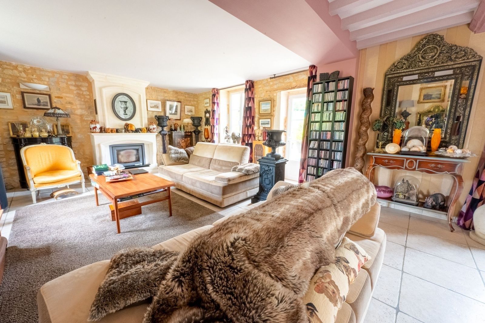 luxury house 8 Rooms for sale on BAYEUX (14400)