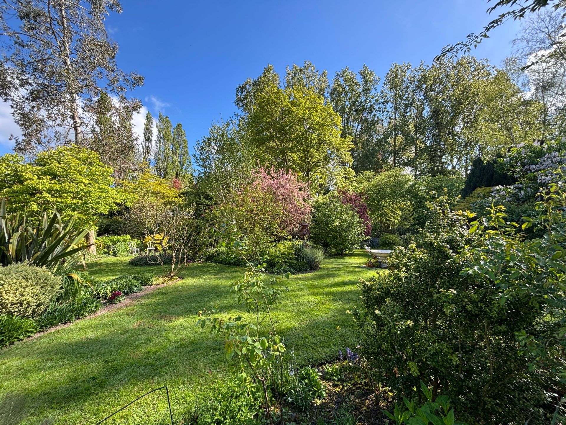 luxury house 8 Rooms for sale on BAYEUX (14400)