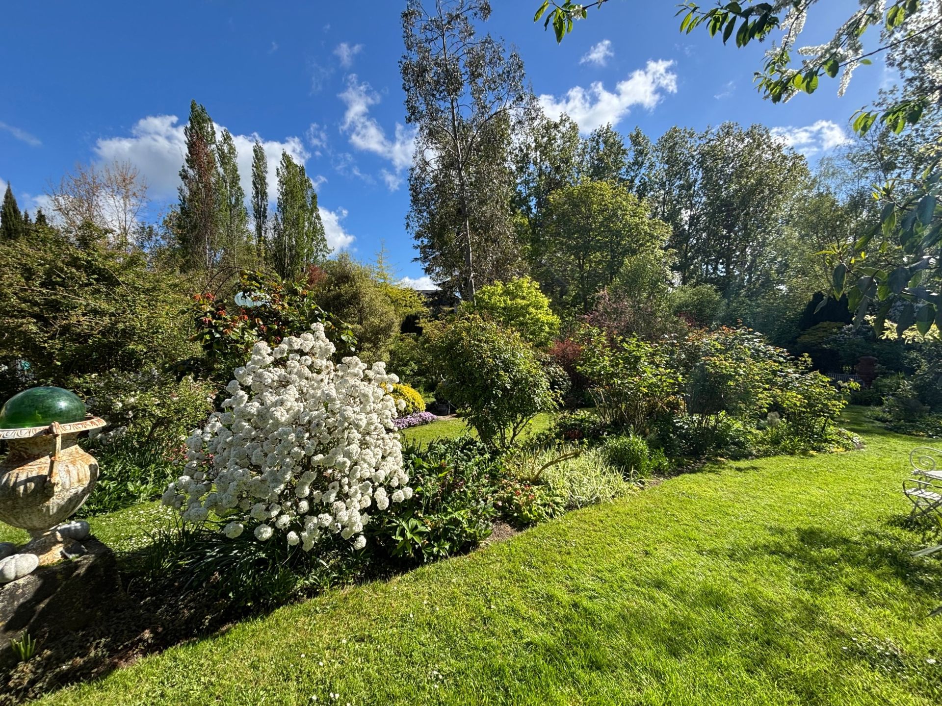 luxury house 8 Rooms for sale on BAYEUX (14400)