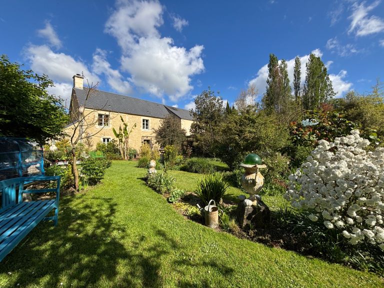 luxury house 8 Rooms for sale on BAYEUX (14400)