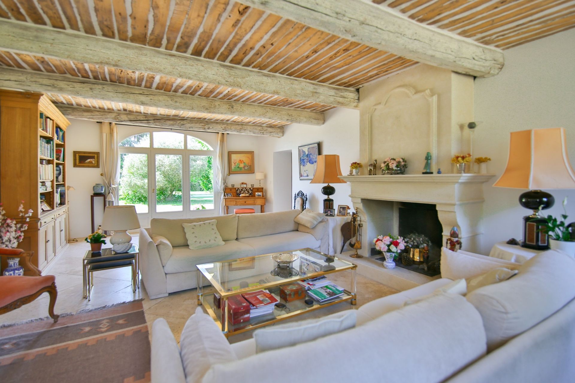 luxury house 12 Rooms for sale on CUCURON (84160)
