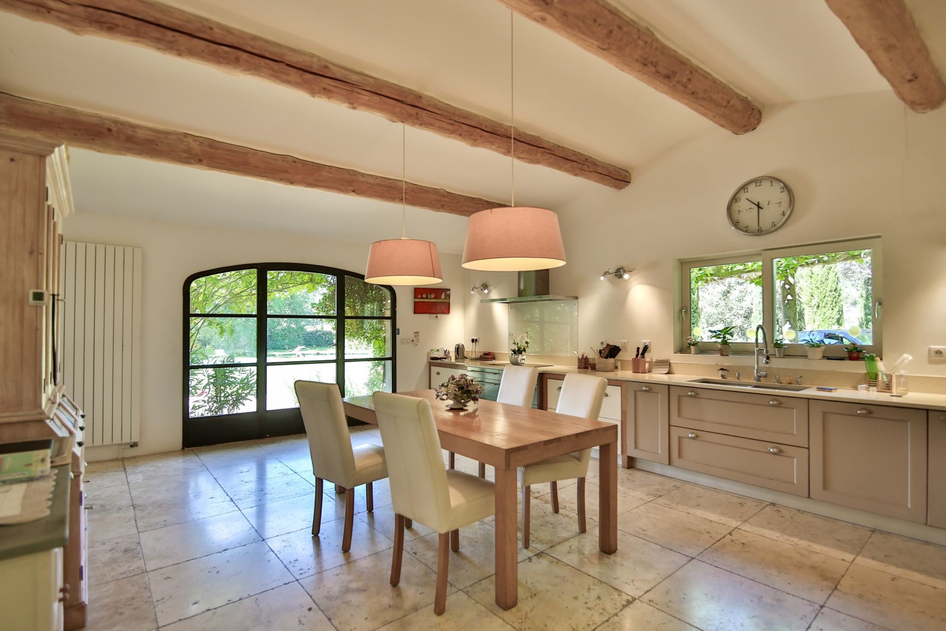 luxury house 12 Rooms for sale on CUCURON (84160)