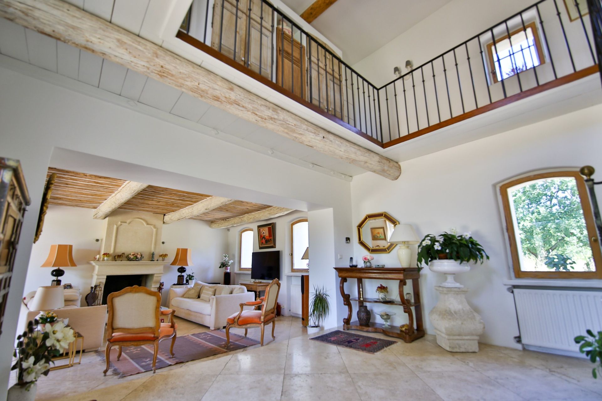 luxury house 12 Rooms for sale on CUCURON (84160)