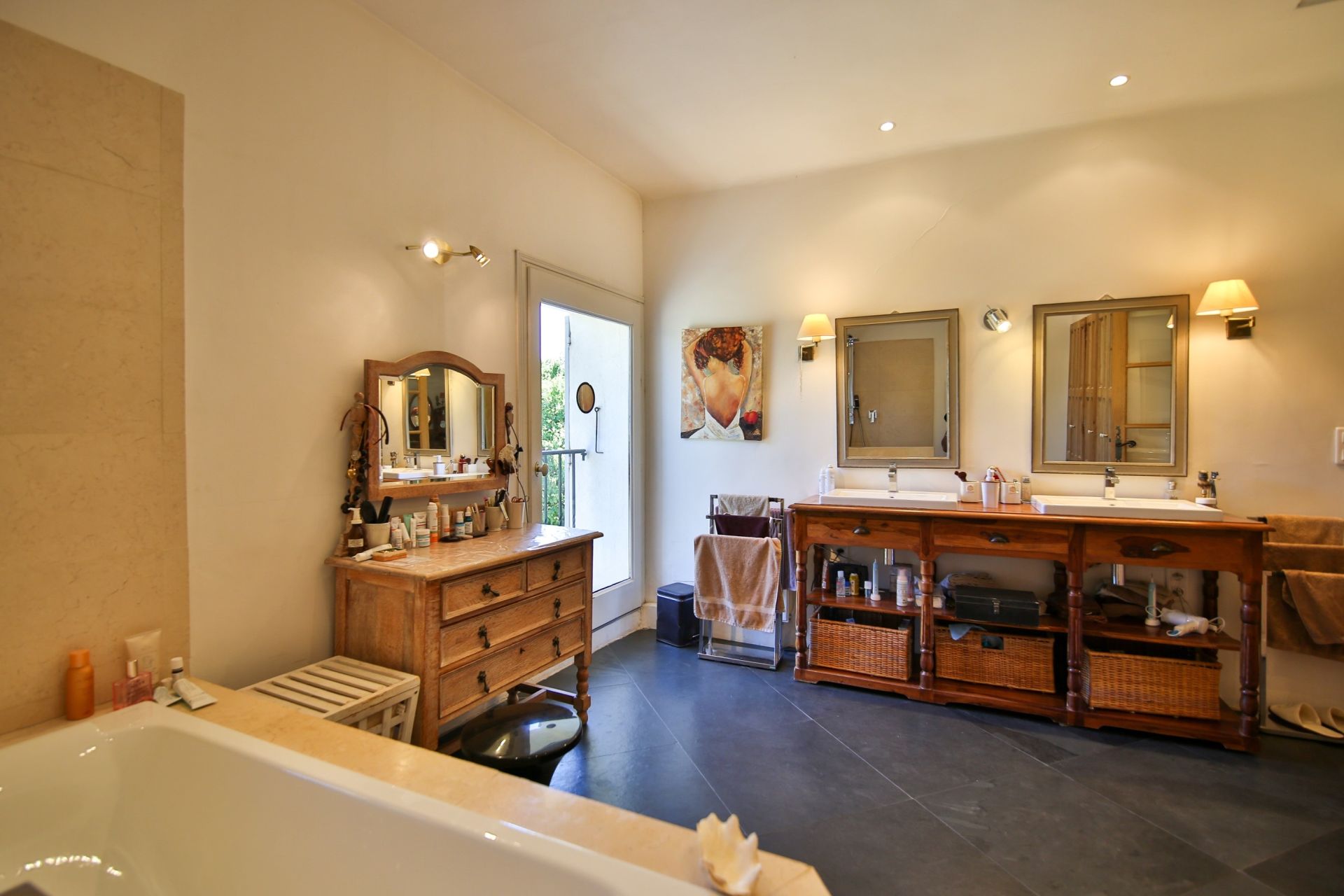 luxury house 12 Rooms for sale on CUCURON (84160)