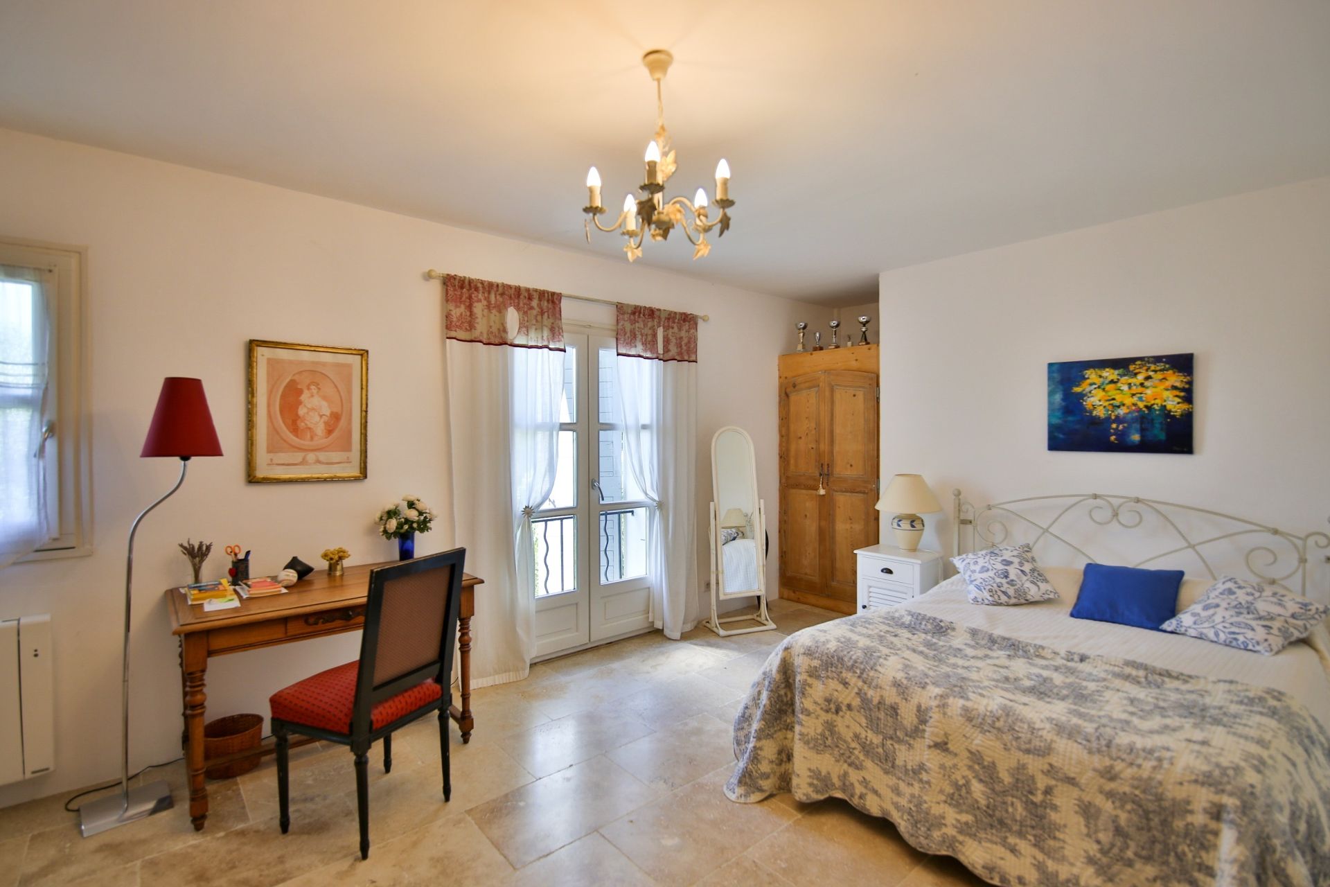 luxury house 12 Rooms for sale on CUCURON (84160)