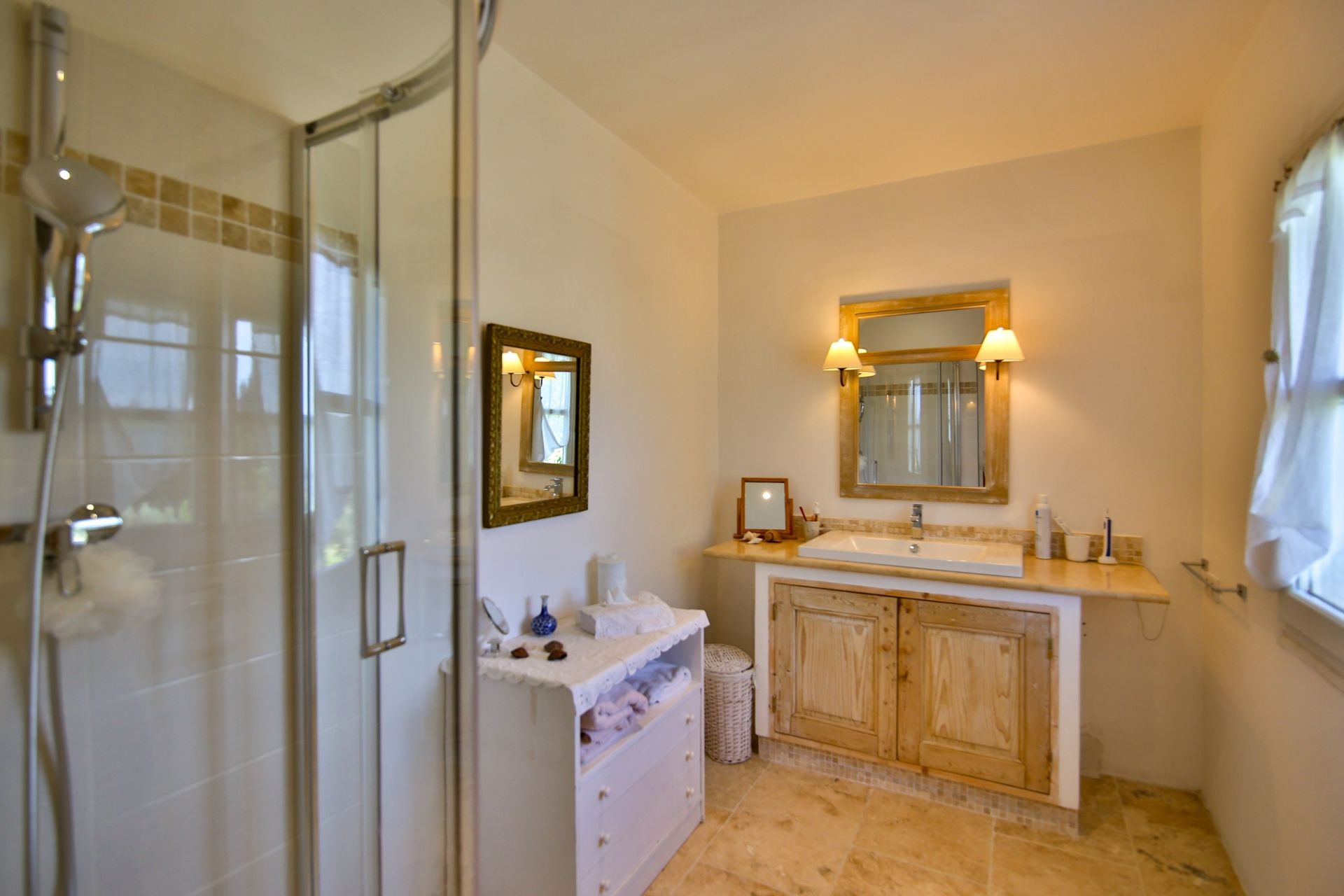 luxury house 12 Rooms for sale on CUCURON (84160)