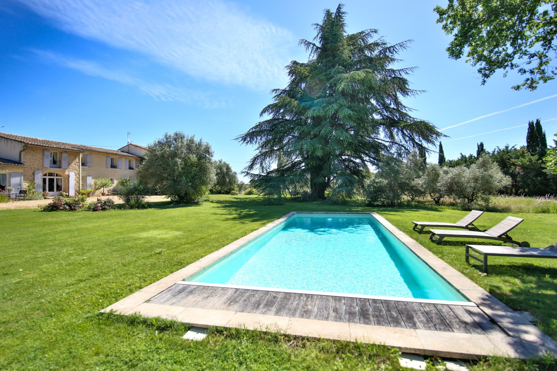 luxury house 12 Rooms for sale on CUCURON (84160)