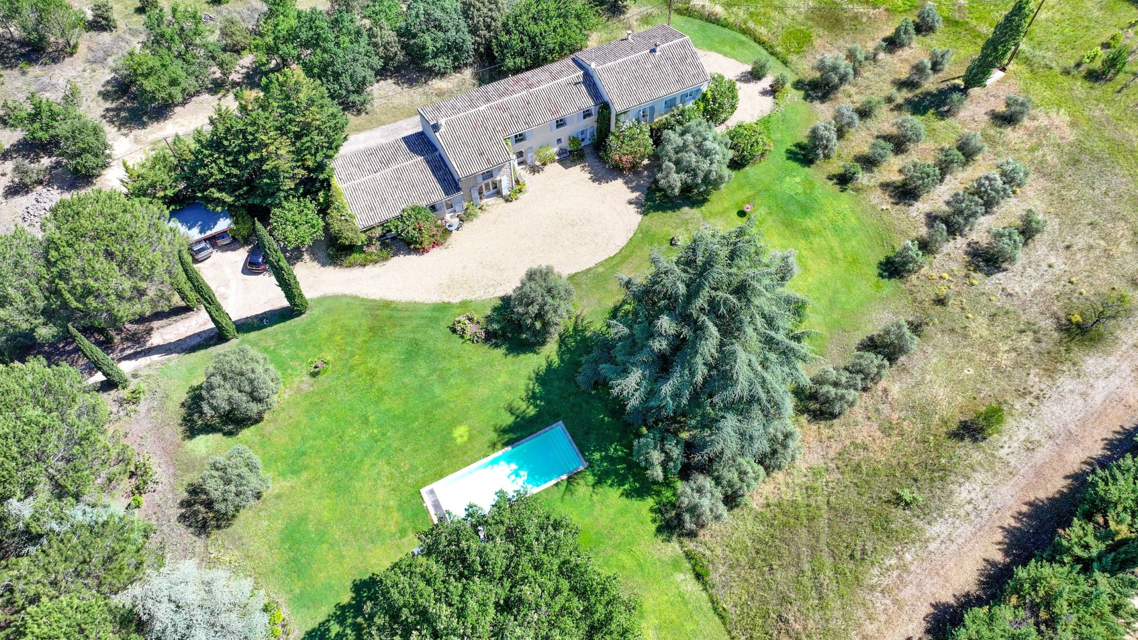 luxury house 12 Rooms for sale on CUCURON (84160)