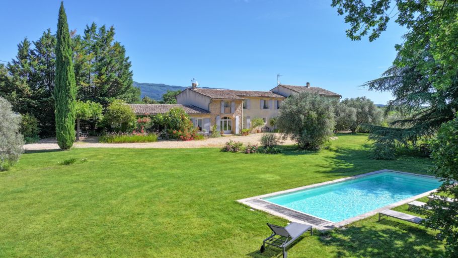 luxury house 12 Rooms for sale on CUCURON (84160)