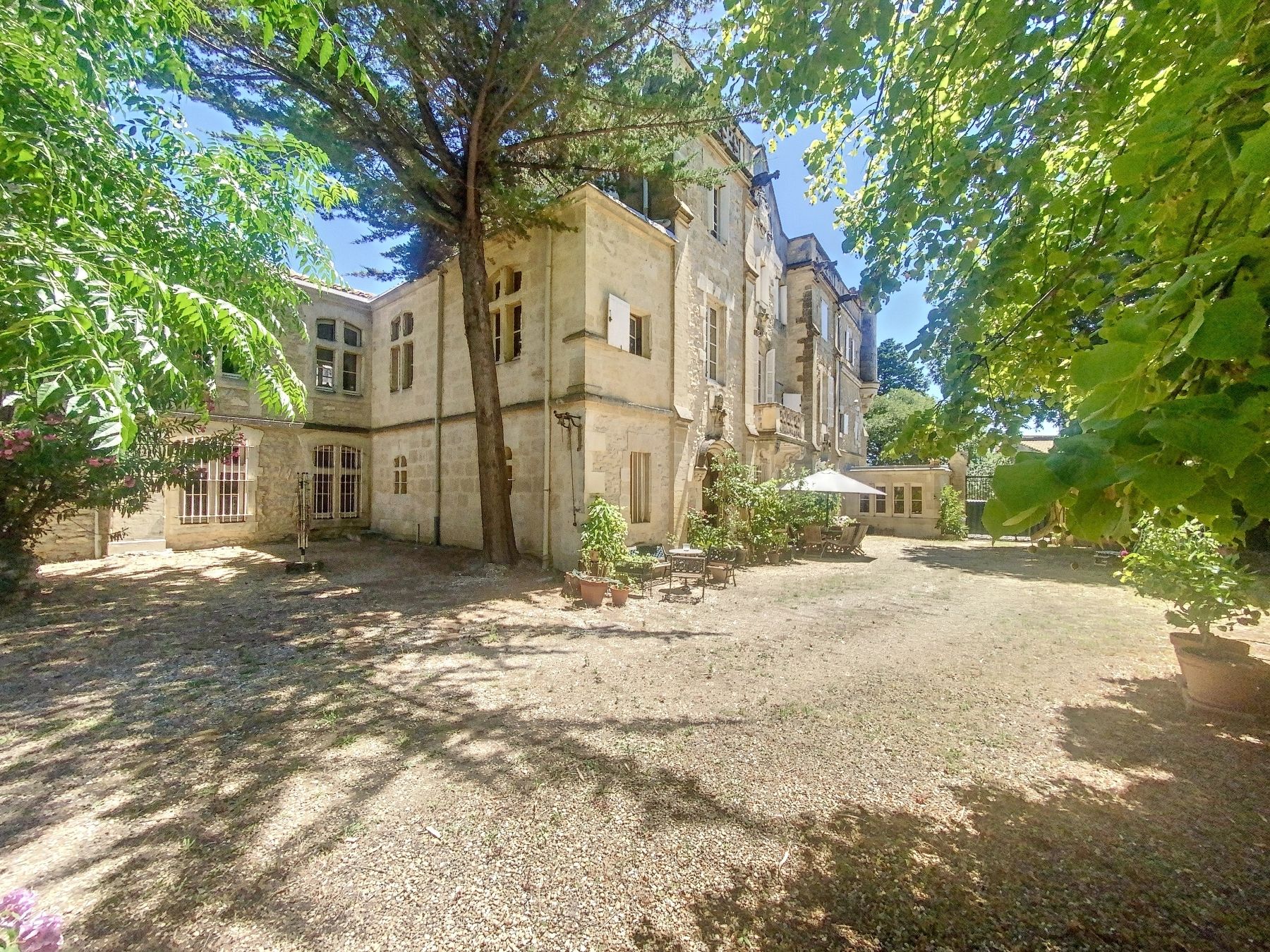 castle 25 Rooms for sale on UZES (30700)